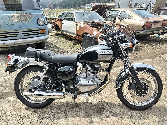 春*巻様 ノートンカウル　SR エストレヤ　英車 4/19 W1SA初乗り…エストレヤと道の駅瀬女にて赤のW1S～旧車の