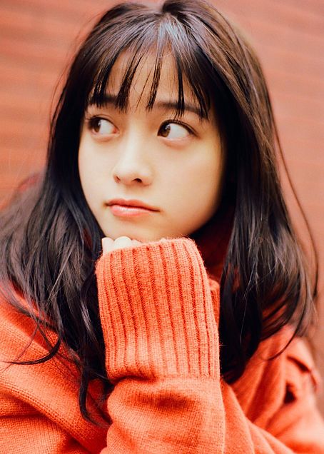 #橋本環奈、「今日で24歳になりましたー！いぇい!」 報告は「デコ出し超ドアップ」で