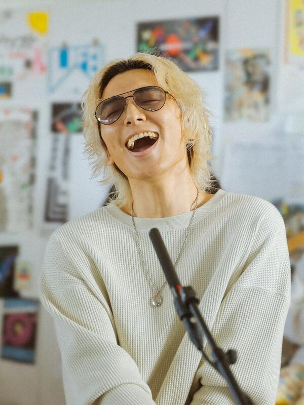 【SNS反響も】藤井風「tiny desk concerts」日本版に登場、NHKオフィスで演奏