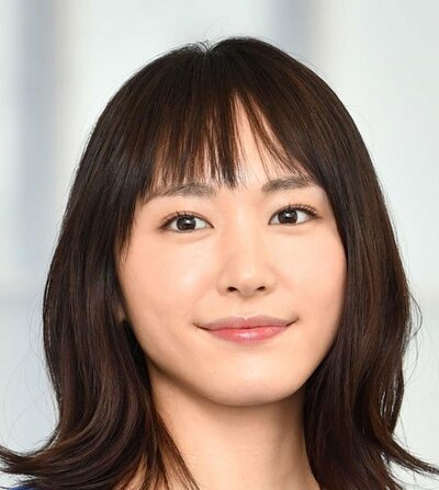 新垣結衣「ビールCM終了」でもしかして？の声　沖縄の実父は笑顔で「何も聞いていません」ゆったり　