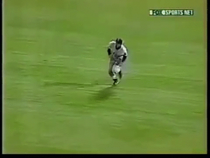 Gif 野球素人だけどイチローのレーザービームがすごいと言われるのはなんで Mlb News なんj Gif 野球素人だけどイチローのレーザービームがすごいと言われるのはなんで Mlb News なんj