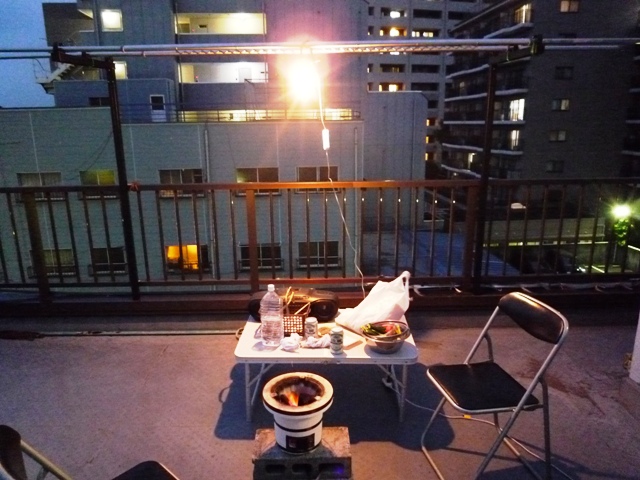屋上バーベキューに照明をつけた マグロのしっぽを焼いた どうでもいい日乗