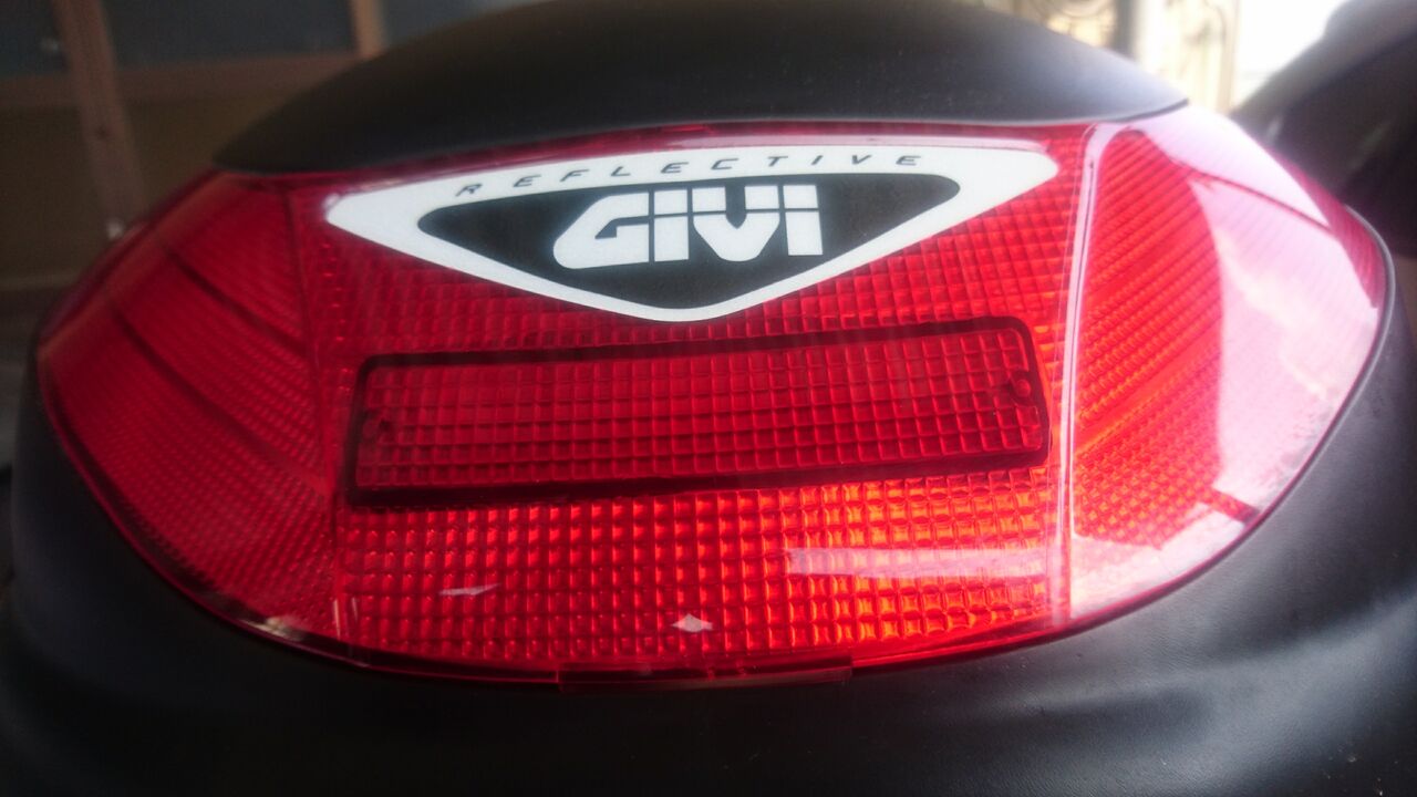Givi箱にストップランプも付けてみた 準急日和 バイクと車と運行の旅 Givi箱にストップランプも付けてみた 準急日和 バイクと車と運行の旅