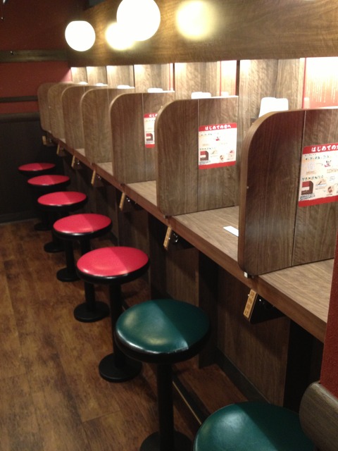 一蘭梅田_店内1