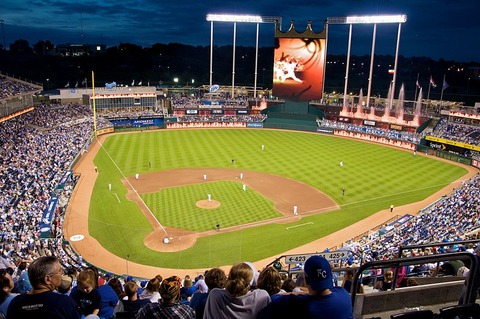 800px-Kauffman_Stadium_at_night,_2009