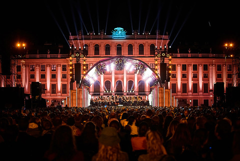 _AXI1544NU(c)MaxParovsky