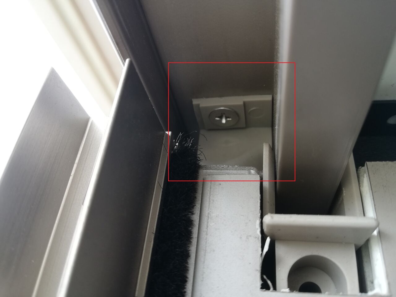 網戸が外れるようになったのでメンテナスしてもらいました 一条のアフターサービスはやはり秀逸 I Smart Looking House 一条工務店で個性派住宅