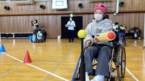自分でバットを振る01