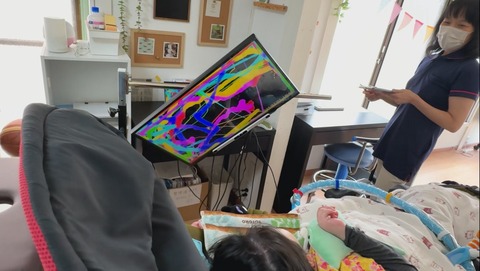 YouTube動画を見ながら視線入力で描いた絵