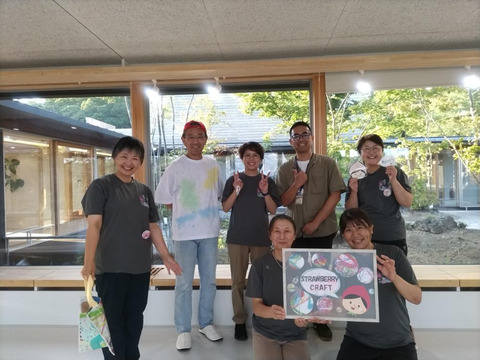 スタッフさん&高橋さんと記念写真