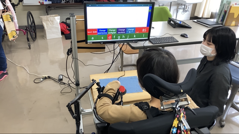 視線入力とスイッチ入力で文字タイプするMさん