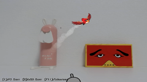 birdpoopアプリで鳥が飛んでいる画面