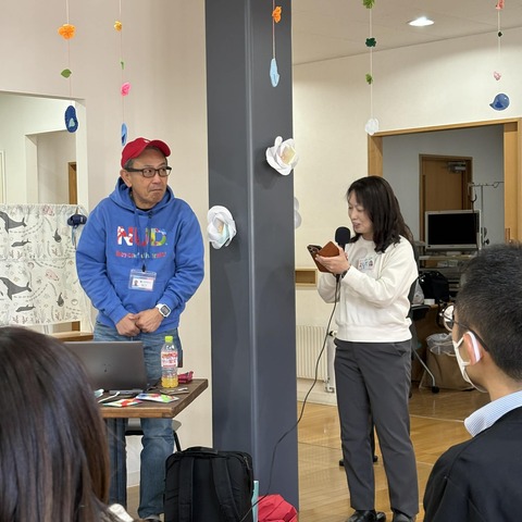吉田さんの司会で始まった講演会