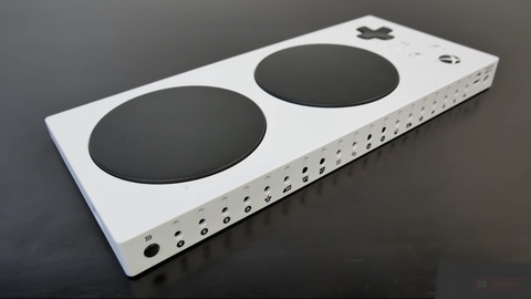 Xboxアダプティブコントローラー本体