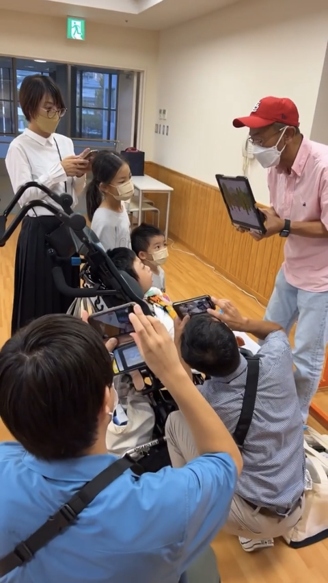 TDPilotで視線入力を試す幼児01