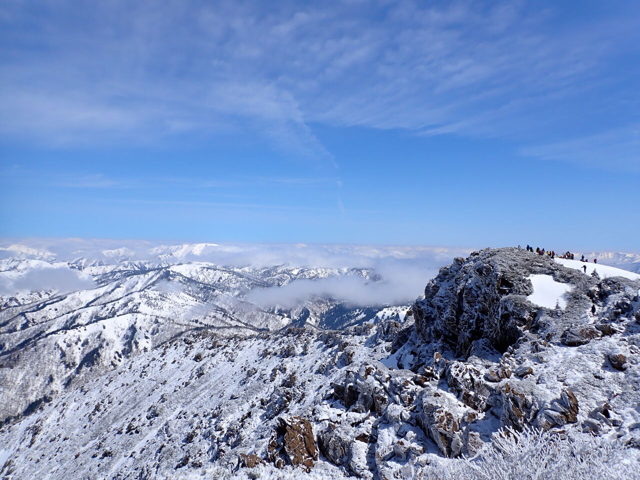 至仏山 残雪期限定ルートの絶景とヒップそりv V ぷち登山