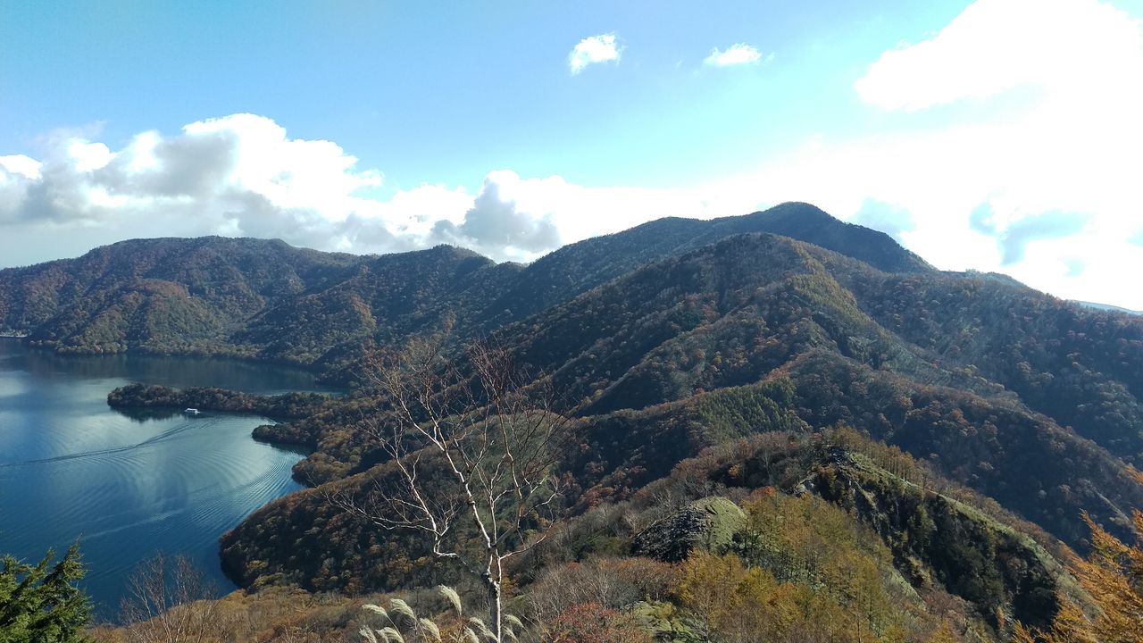 社山 日光の男体山も美しく八丁出島は紅葉の島 ぷち登山