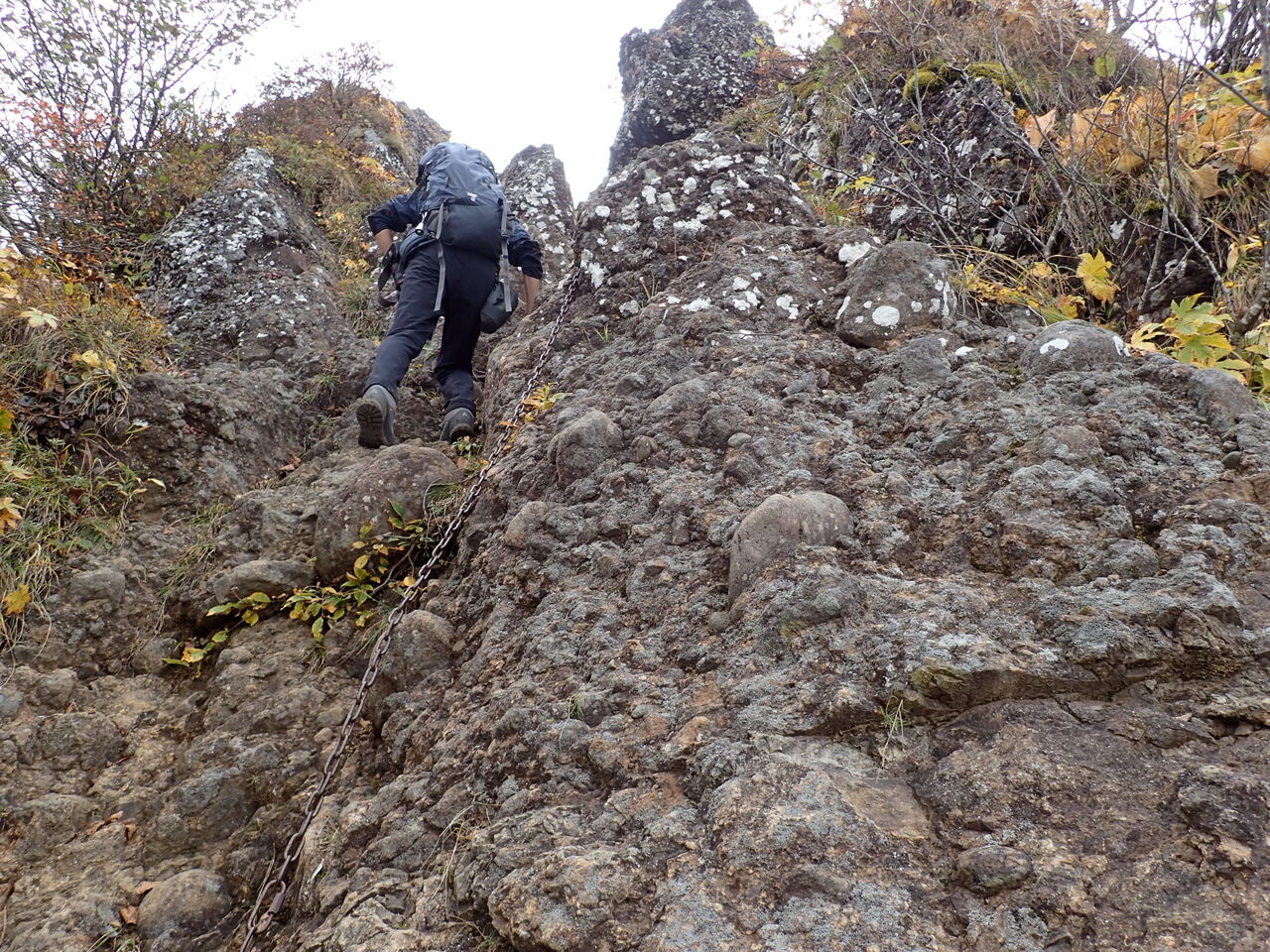 戸隠山 蟻の塔渡り 剣の刃渡りを歩く ぷち登山 戸隠山 蟻の塔渡り 剣の刃渡りを歩く ぷち登山