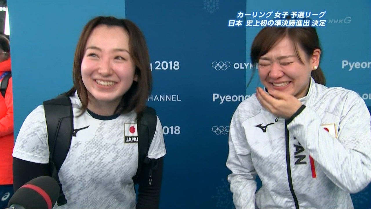 悲報 カーリング女子の日本代表 インタビュー中にスウェーデン代表とイチャついてしまう xxニュース 悲報 カーリング女子の日本代表 インタビュー中にスウェーデン代表とイチャついてしまう xxニュース