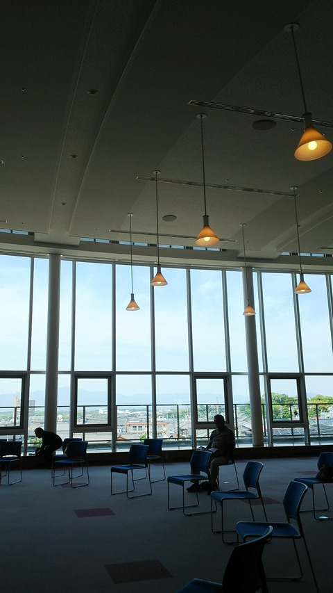 椅子ヨガ３回目と、あいトピアヘルストロンコーナー。