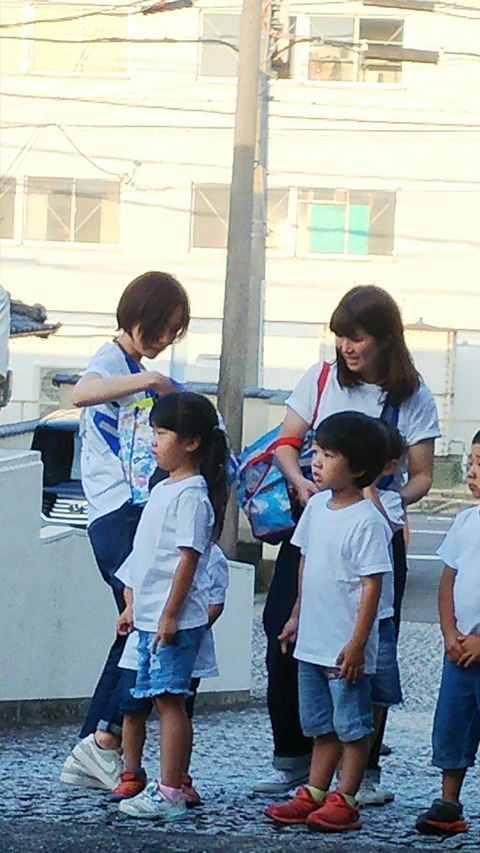 後方支援のたすきの受け渡し