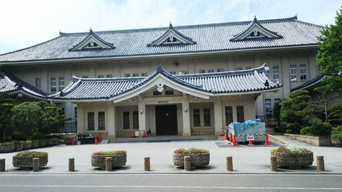 主人の同窓会の運転手