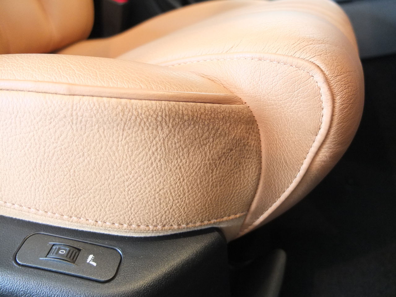 アルファロメオ 159 レザーシート クリーニング 保湿保護 価値あり なるほど なるほ堂