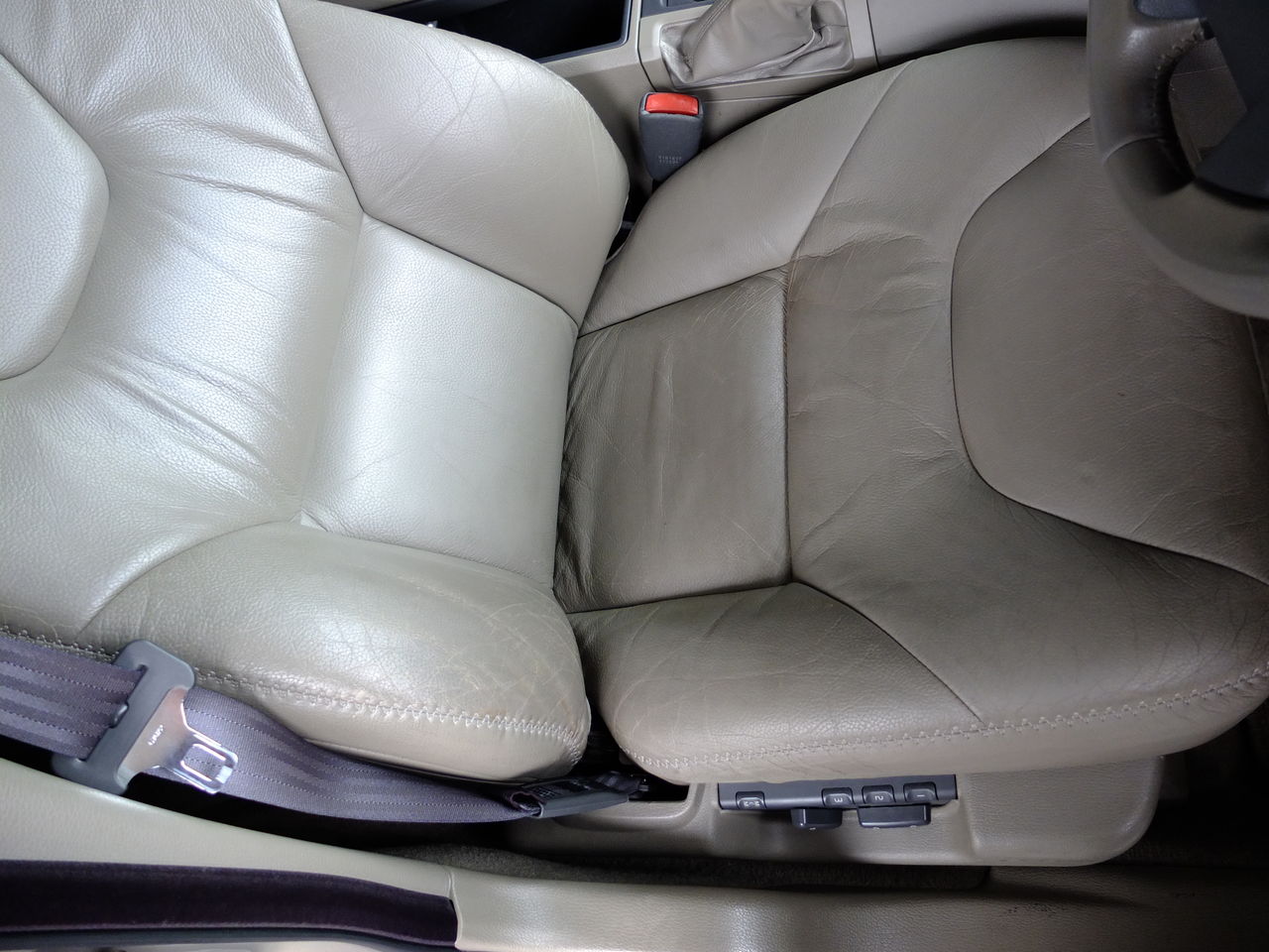 ボルボ V70クロスカントリー レザーシートリペア Vs ステッチ なるほど なるほ堂 ボルボ V70クロスカントリー レザーシートリペア Vs ステッチ なるほど なるほ堂
