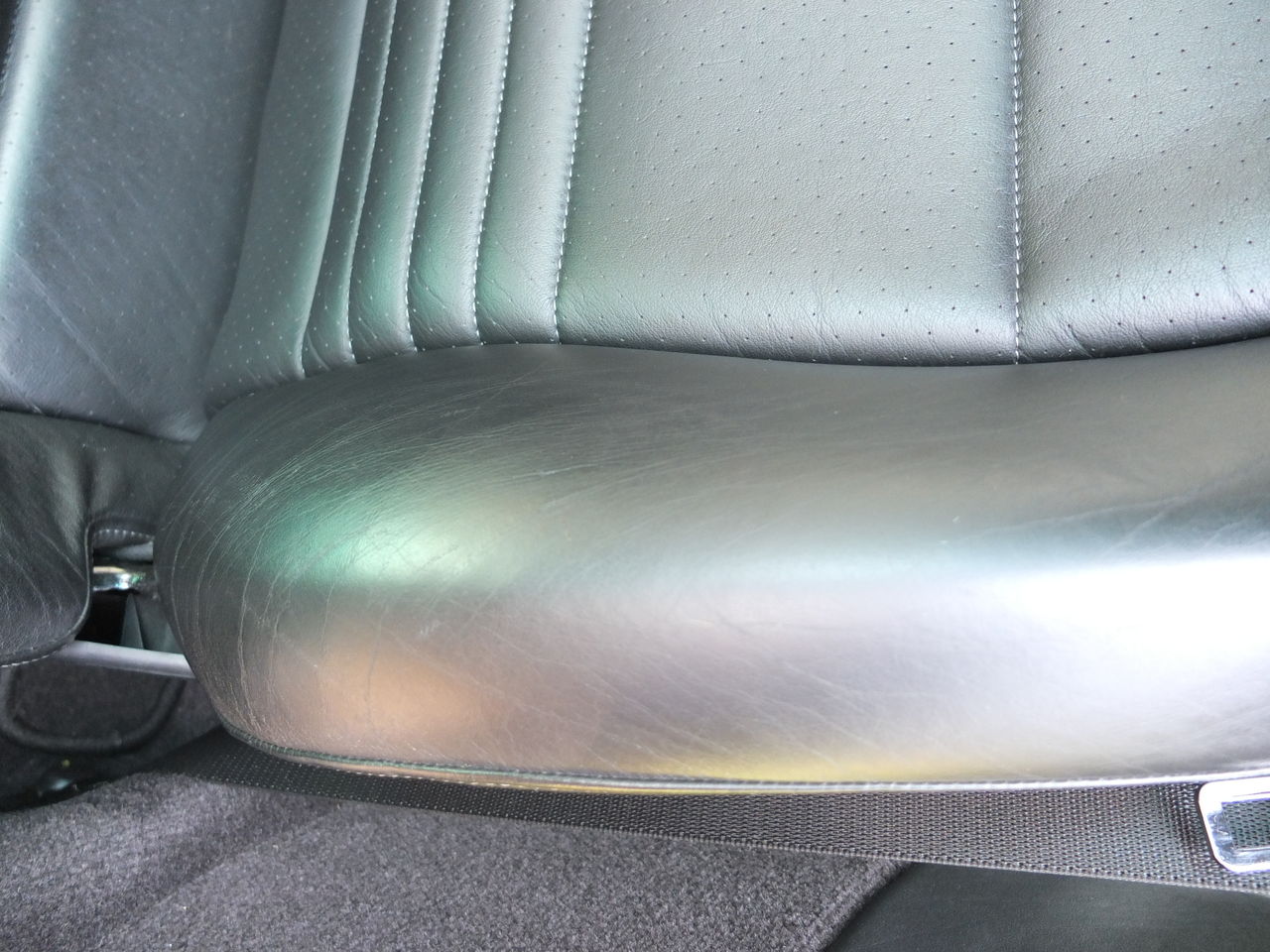 ポルシェ 911 996ターボ レザーシートリペア なるほど なるほ堂 ポルシェ 911 996ターボ レザーシートリペア なるほど なるほ堂