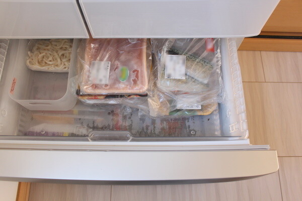 20200414_4_まとめ買い後の冷蔵庫収納_冷凍室2