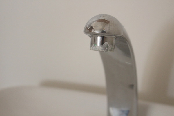 20201215_トイレ水栓水垢_before