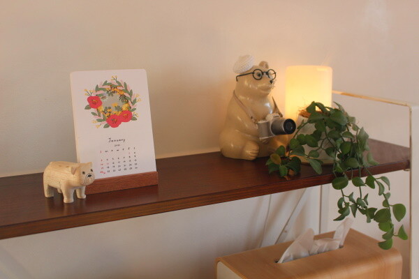 20201228_リビング棚 with カレンダー