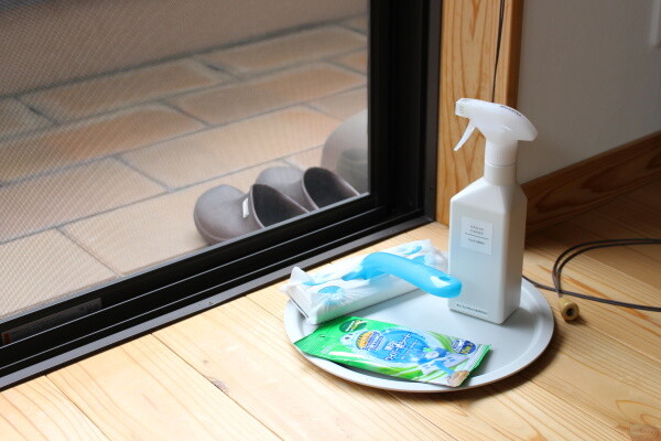 20200522_1_網戸掃除は専用洗剤でラクする!