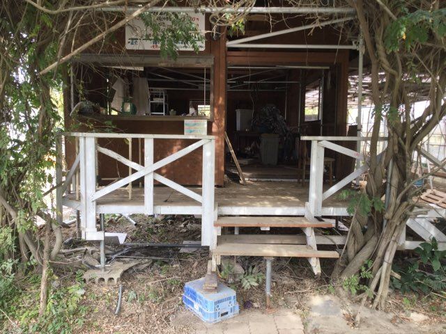 受付小屋 ジャッキアップで修理 いちごパパさんの日常
