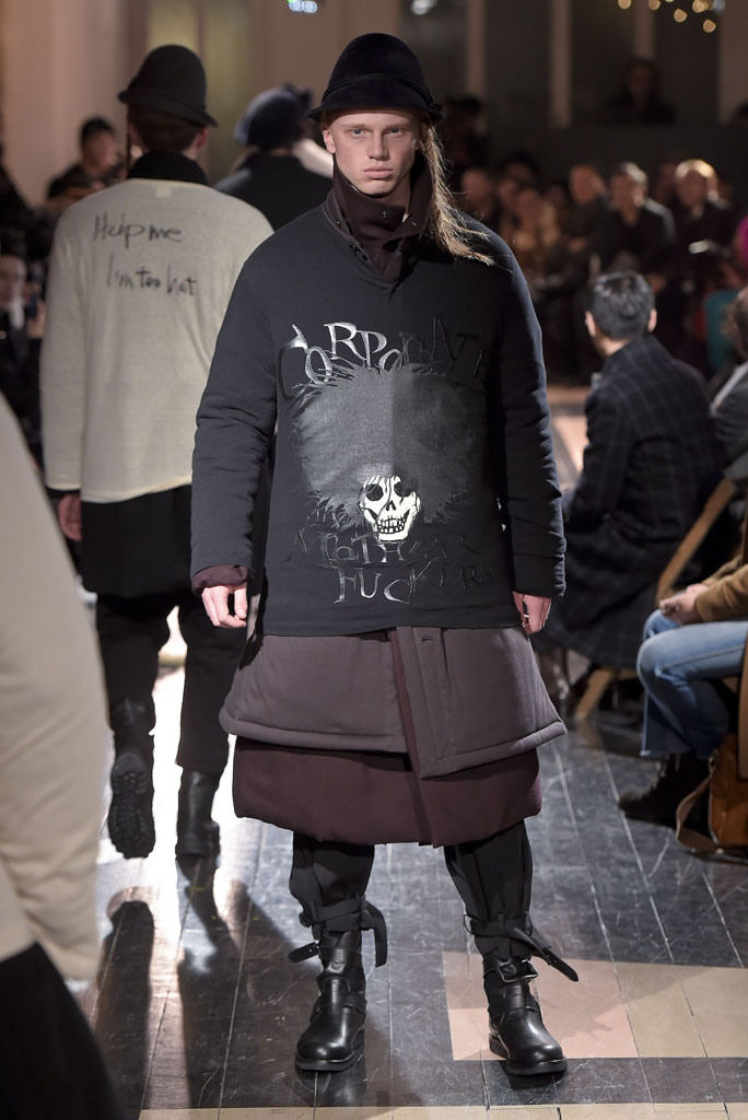 16 17aw パリメンズコレクションも開幕 ヨウジヤマモト Yohji Yamamoto が不思議なコレクションを発表と一丸東京カタログ作成中 一丸東京 Ichiguntokyo のblog