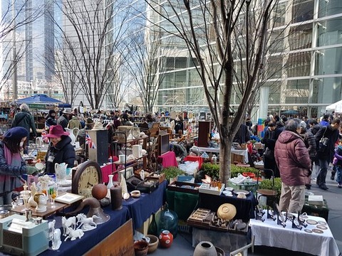 蚤の市とか骨董市とかって楽しいよね。 早く普通に開催出来る