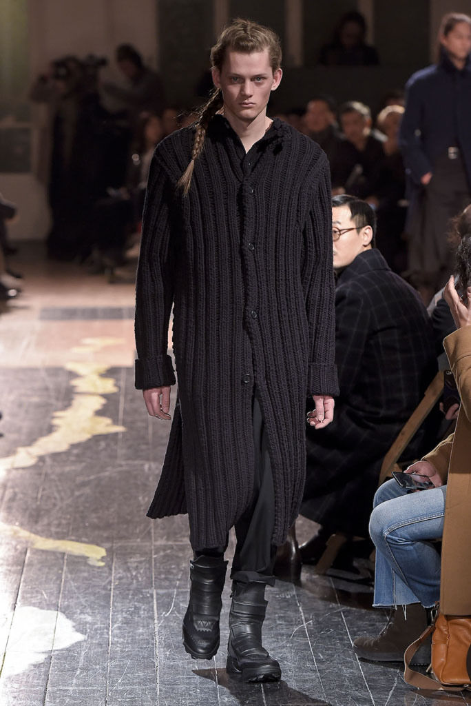 16 17aw パリメンズコレクションも開幕 ヨウジヤマモト Yohji Yamamoto が不思議なコレクションを発表と一丸東京カタログ作成中 一丸東京 Ichiguntokyo のblog