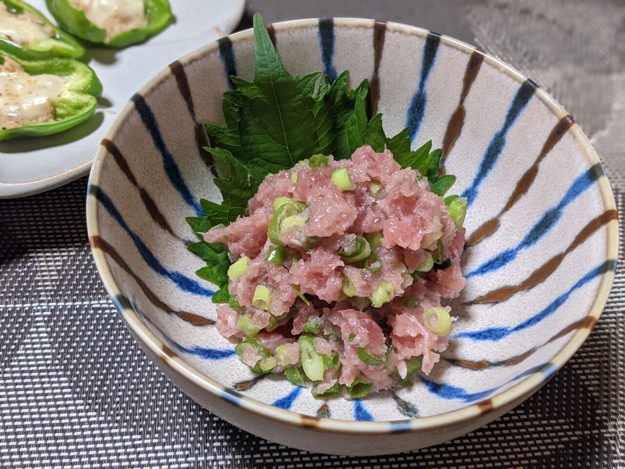 ゆるゆるっと楽しい毎日 : うちごはん・辛い水餃子とネギトロ海苔巻き