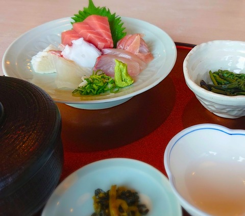 5B70DDE4-925B-42EB-B37C-3BB82ADDC1BB