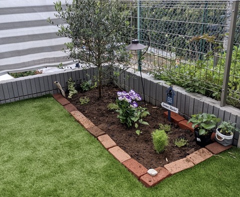 8C45CEE2-5432-406B-8B56-BF95646EB1F6