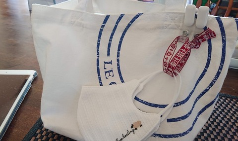 D8051A89-01C0-4063-A1A5-27A9572D693B