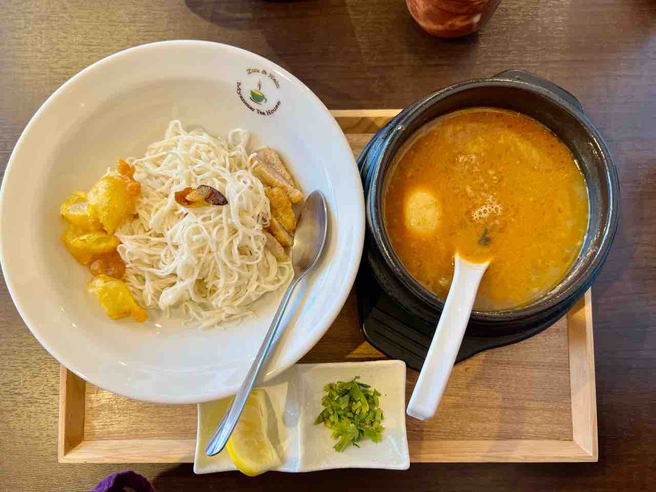 Zuu&Hein Myanmar Tea Houseで最高のミャンマー料理・モヒンガー@高田
