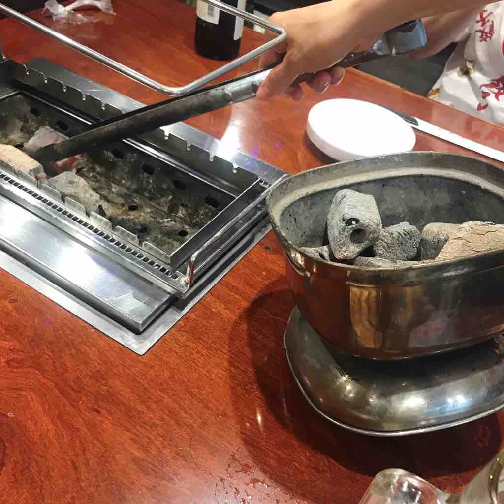 自動串焼き機でクルクル 羊串！千里香@池袋 : つぎの角をまがったら