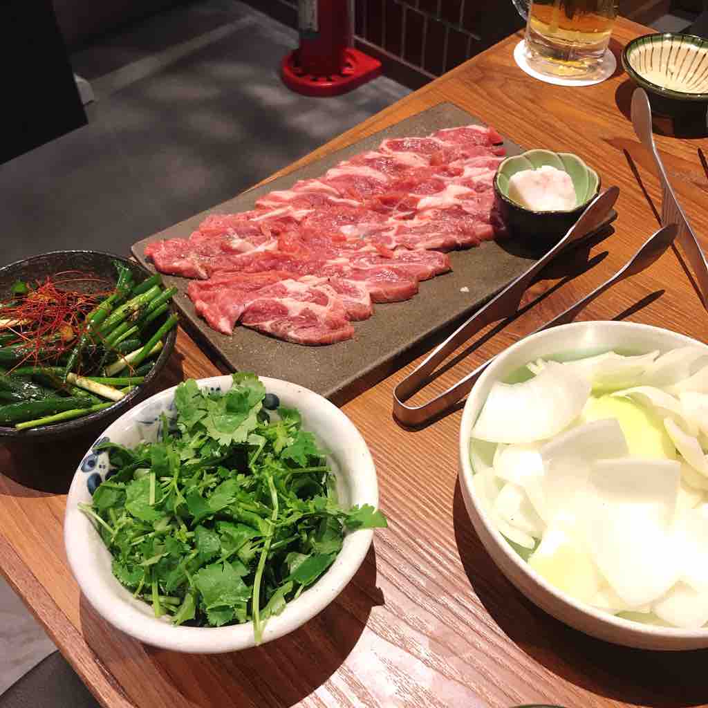 ミディアムレアなジンギスカン ジンギスカン羊一 新宿 つぎの角をまがったら