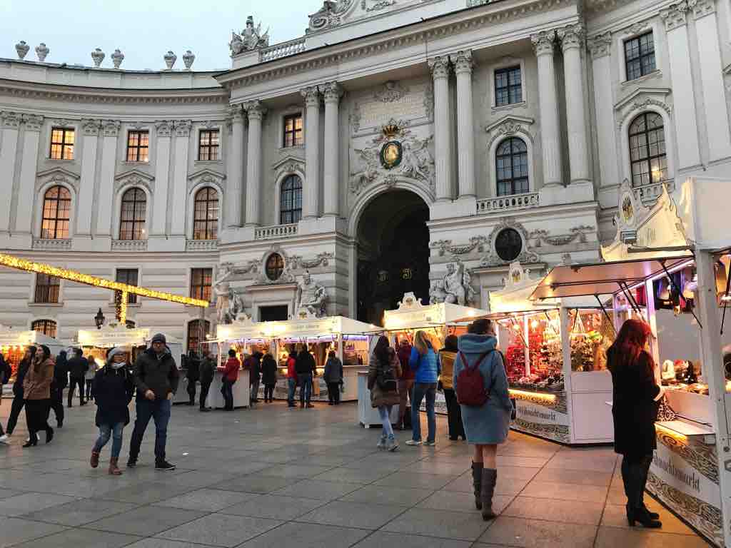 ホーフブルク宮殿の旧王宮でホットワイン ウィーン 19 11 ドイツ オーストリア一人旅 Vol 30 つぎの角をまがったら ホーフブルク宮殿の旧王宮でホットワイン ウィーン 19 11 ドイツ オーストリア一人旅 Vol 30 つぎの角をまがったら