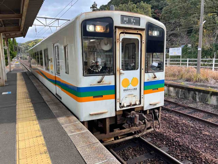 天草の海を車窓に、肥薩おれんじ鉄道ぶらり途中下車の旅 - 熊本ライブ