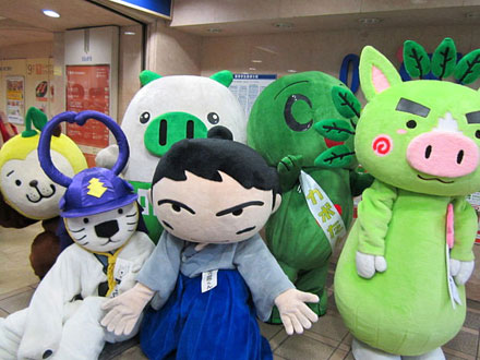 着包 小田急百貨店町田店に 九州ご当地キャラ大集合 駅コンコース編 Hakka Nikki