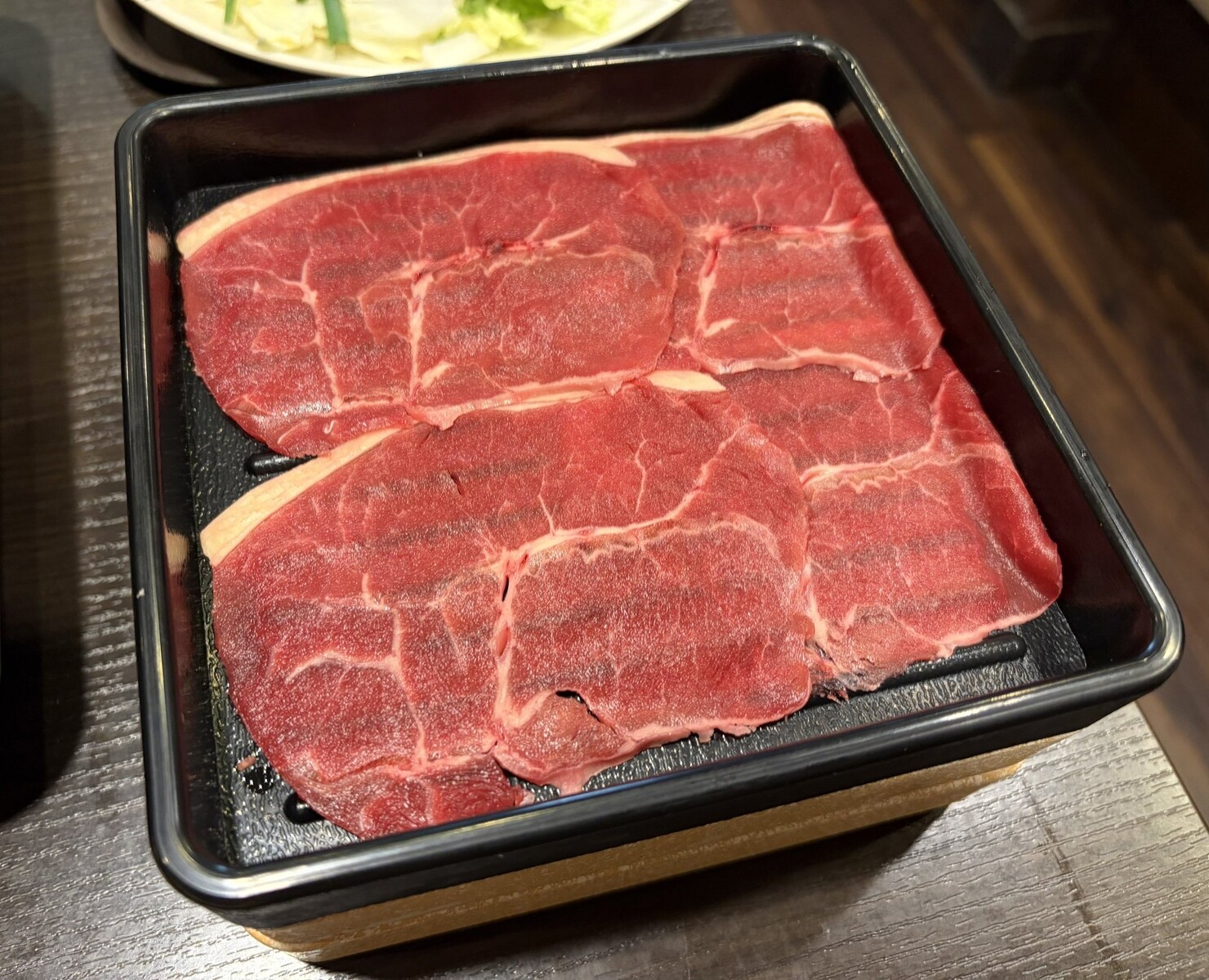 【朗報】しゃぶ葉､豚肉が覚醒 薄すぎると話題になって謝罪した次の日の豚肉がこちら