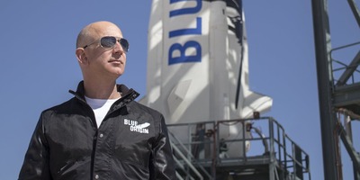 jeff-bezos-at-the-launch-pad