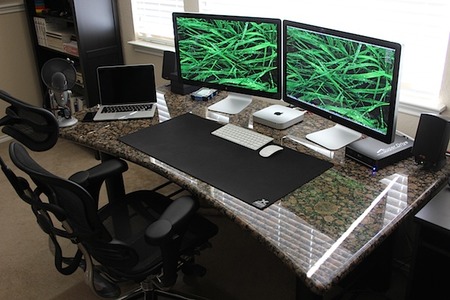 mac-mini-thunderbolt-displays-full-desk